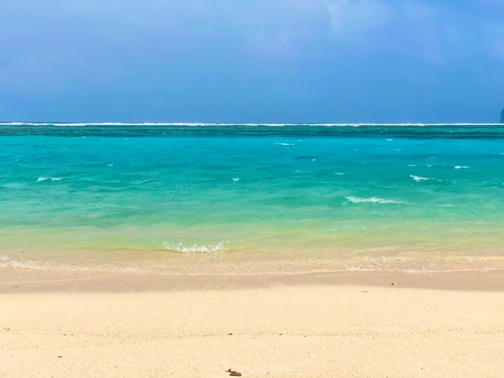GUAM　グアム　旅行　タモンビーチ　sea　海　白浜　透明　悠々自適　南国　南国生活　iPhonexs　競艇投資　アロハ　
